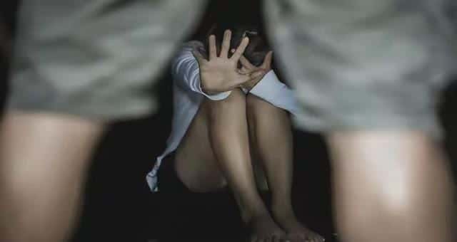 被两个人上是什么体验(同时被两个人上的过程)