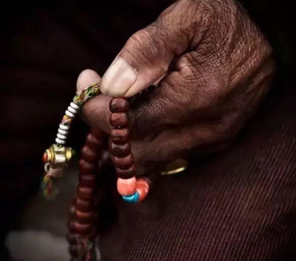 一百零八颗佛珠每一颗的含义(佛珠108颗每颗的含义解释)