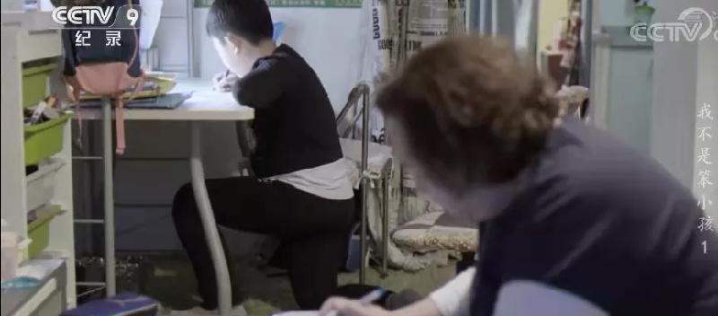 如何纠正孩子懒散拖拉的毛病(小孩拖拉磨蹭怎么纠正)