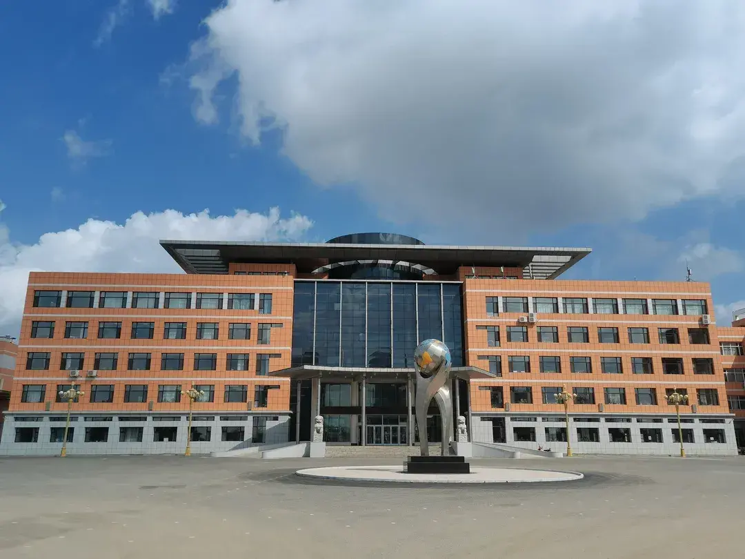 长春市占地面积最大的高中(长春高中排名)