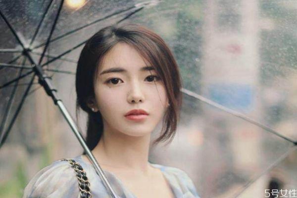 和女生看电影时应该找什么话题 和女生看电影要注意什么 和女生看电影时应该找什么话题 和女生看电影要注意什么