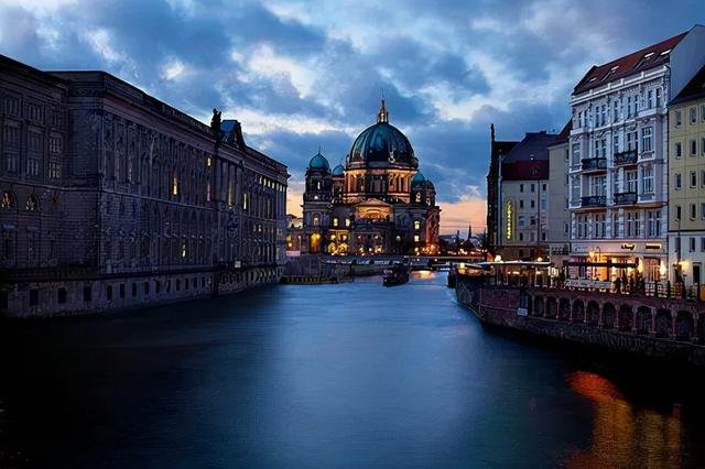 东德西德合并了吗(为什么把首都选在了东德首都柏林)(10)