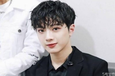 ​内向男生如何追女生聊天 内向男生追女生的套路