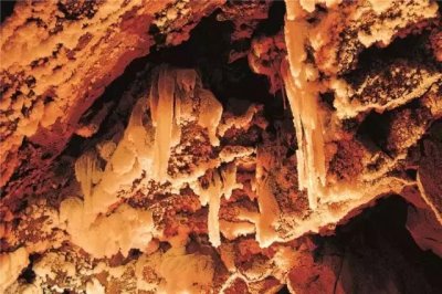 ​最长的火山地下熔岩隧道—地下冰河