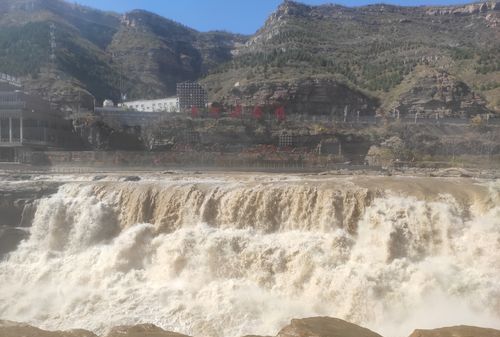 黄河壶口瀑布位于陕西哪个省之间