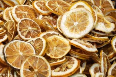 ​干柠檬片泡水一次几片 干柠檬片怎么泡不苦