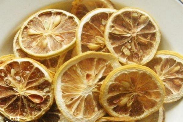 干柠檬片泡水一次几片 干柠檬片怎么泡不苦 干柠檬片泡水一次几片 干柠檬片怎么泡不苦