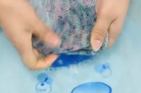 衣服上有黄渍如何清洗,衣服上发黄的污渍怎么去除小妙招图5