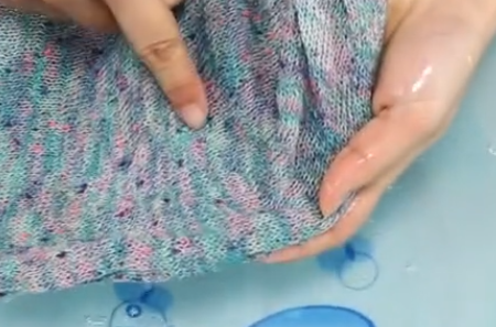 衣服上有黄渍如何清洗,衣服上发黄的污渍怎么去除小妙招图6