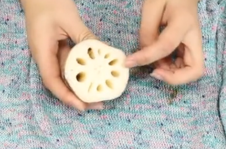 衣服上有黄渍如何清洗,衣服上发黄的污渍怎么去除小妙招图3