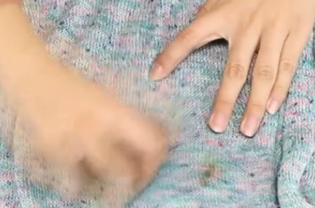 衣服上有黄渍如何清洗,衣服上发黄的污渍怎么去除小妙招图4