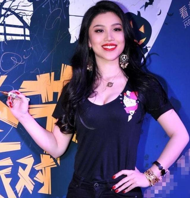 刘翔前妻现状:离婚三年成熟妩媚,与发哥合影美得冒泡!