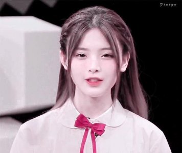 ​“锦鲤女孩”杨超越,拥有青春的懵懂气质,独特又特别撩人