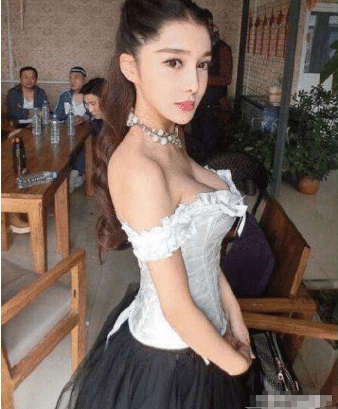 她曾是赵本山最美女徒弟，却在26岁时裸尸酒店草丛，真是天妒红颜