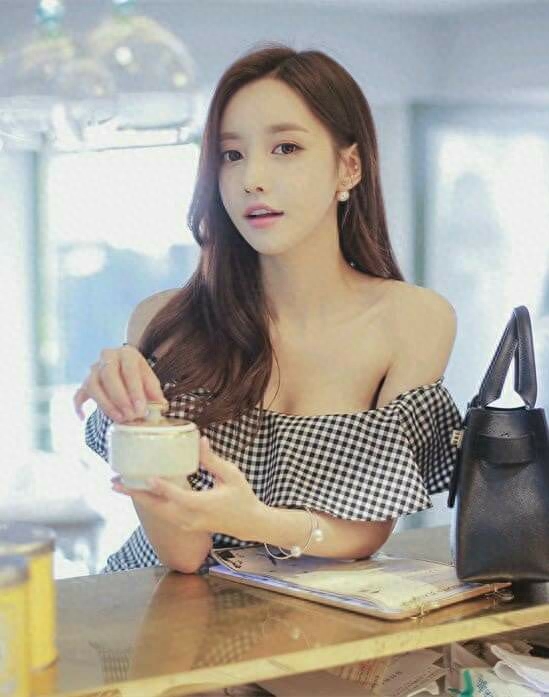 韩国著名模特,孙允珠