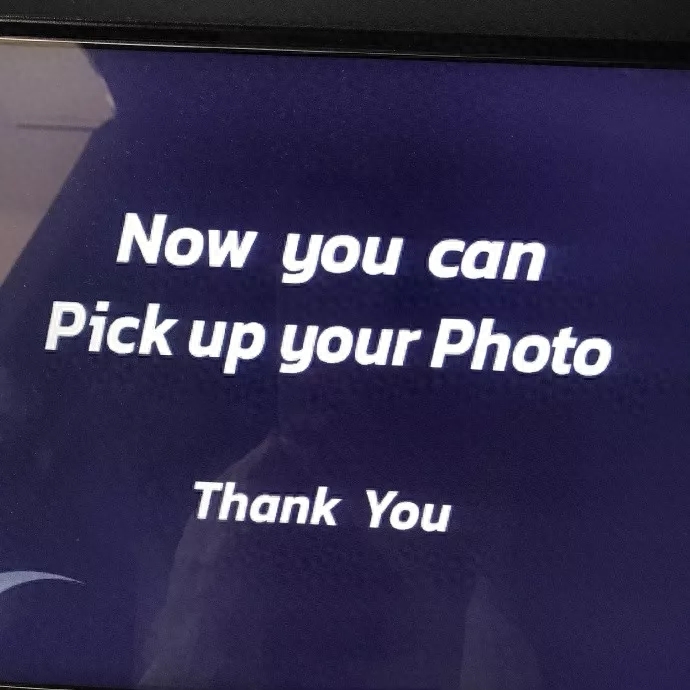 朋友圈背景图丨孤独的黑暗中，你是我唯一的光.