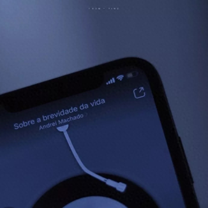 朋友圈背景图丨孤独的黑暗中，你是我唯一的光.