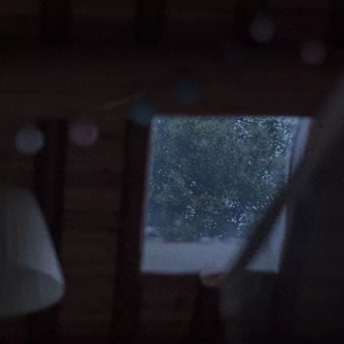 朋友圈背景图丨孤独的黑暗中，你是我唯一的光.