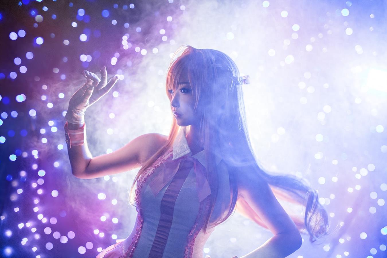 韩国COS团体成员TOMIA扮演的亚丝娜!可爱童颜完全看不出快三十了