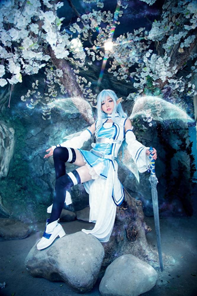 韩国COS团体成员TOMIA扮演的亚丝娜!可爱童颜完全看不出快三十了