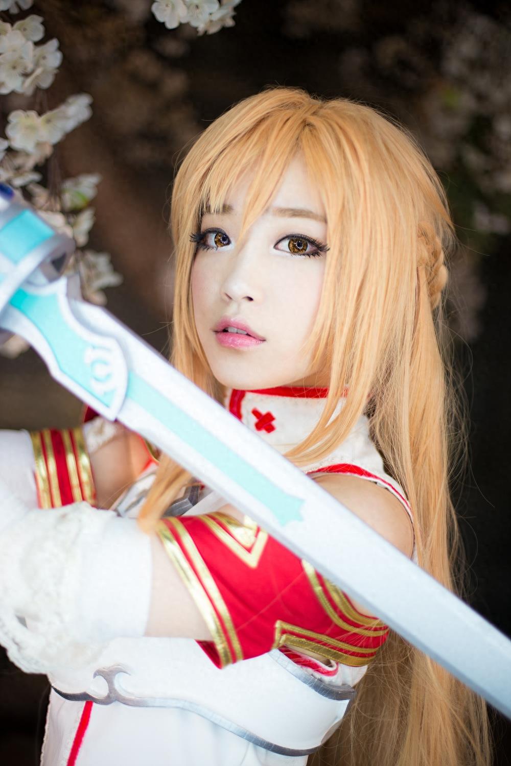 韩国COS团体成员TOMIA扮演的亚丝娜!可爱童颜完全看不出快三十了