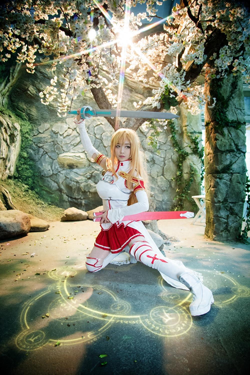 韩国COS团体成员TOMIA扮演的亚丝娜!可爱童颜完全看不出快三十了