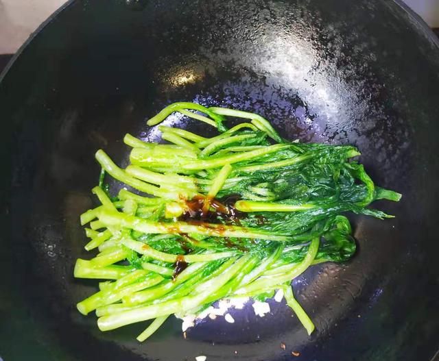 炒菜小技巧,炒菜调料少好不好?图8