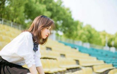 ​女生主动肢体接触男生，代表什么？