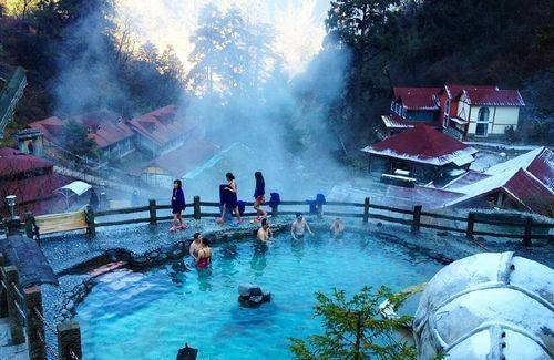 4.在温泉洗浴之前一定要吃东西补充体力。