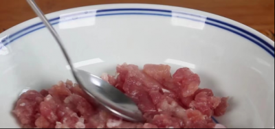 ​馄饨馅怎么调才好吃(猪肉大葱馄饨馅怎么调才好吃)