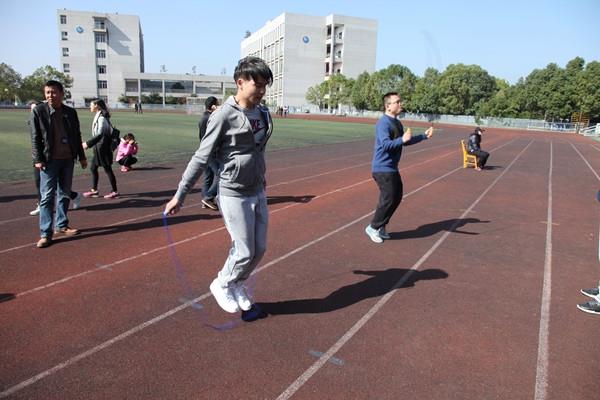 跳绳的注意事项 跳绳的心率应在什么范围 跳绳的注意事项 跳绳的心率应在什么范围