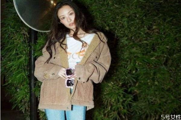 男票很黏你时是什么样的体验 男朋友很黏你怎么办 男票很黏你时是什么样的体验 男朋友很黏你怎么办