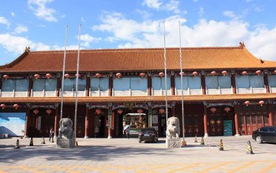 ​龙脉温泉是亚洲最大的室内温泉水乐园