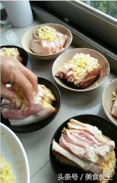 扣肉的做法简单又好吃窍门（正宗扣肉的家常做法）(16)