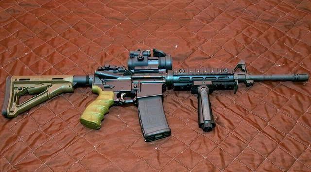 世界六大名枪之一，M16A2自动步枪，被誉为温柔刺客