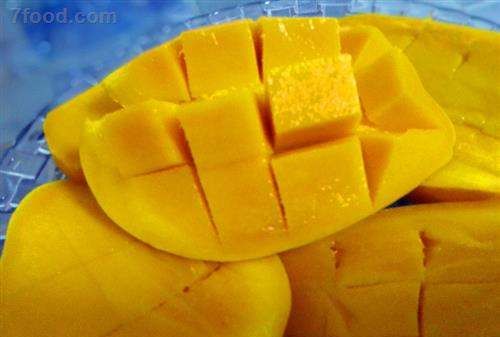 小芒果怎么剥皮吃方法,芒果最简单的剥皮方法 哪些方法好吃图2
