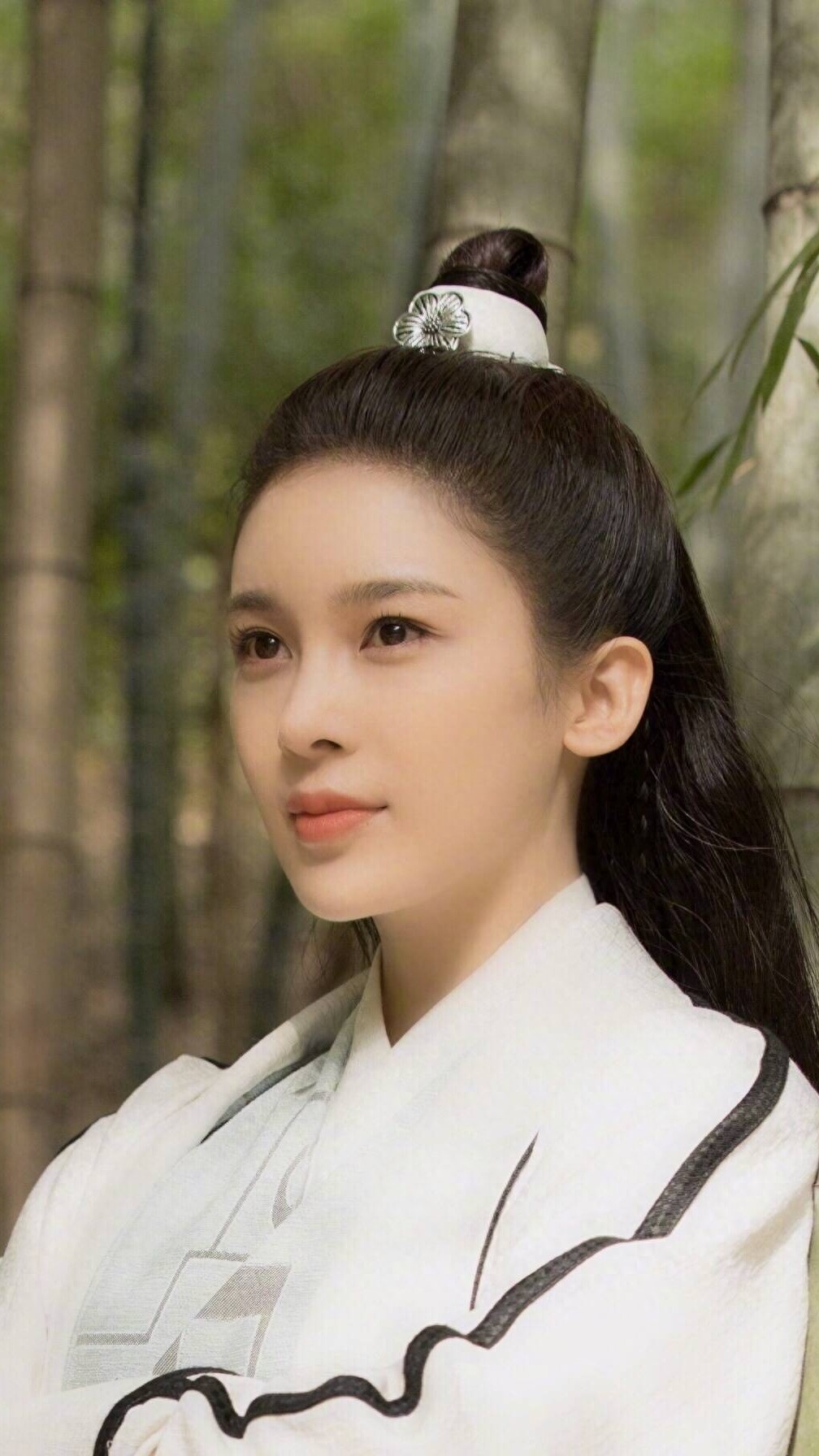 赵韩樱子古装照美美哒，美目流盼，温婉可人，可盐可甜