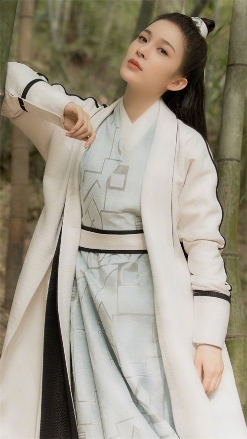 赵韩樱子古装照美美哒，美目流盼，温婉可人，可盐可甜