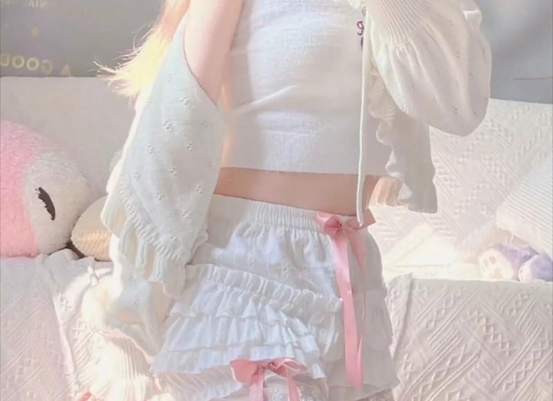 她在探探上问：“你是要和我谈恋爱？还是只是撩撩！”