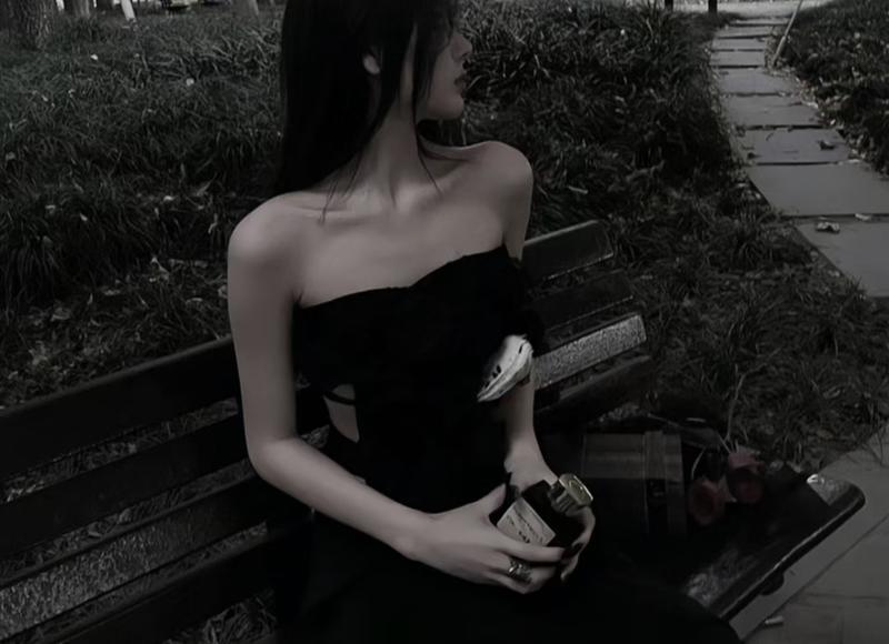 有味道的丝袜在哪买，丝袜穿运动鞋有味道吗