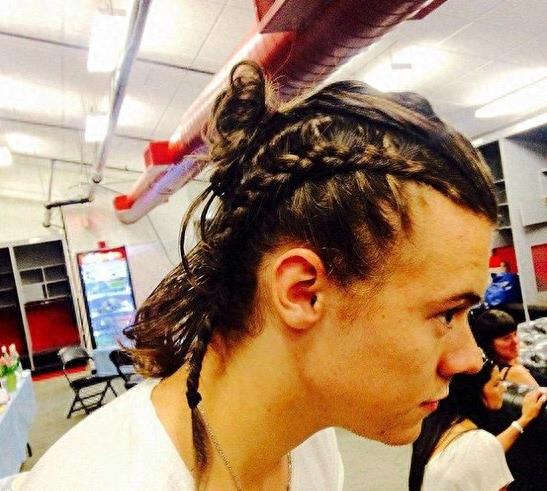 男生 扎辫子 发型图