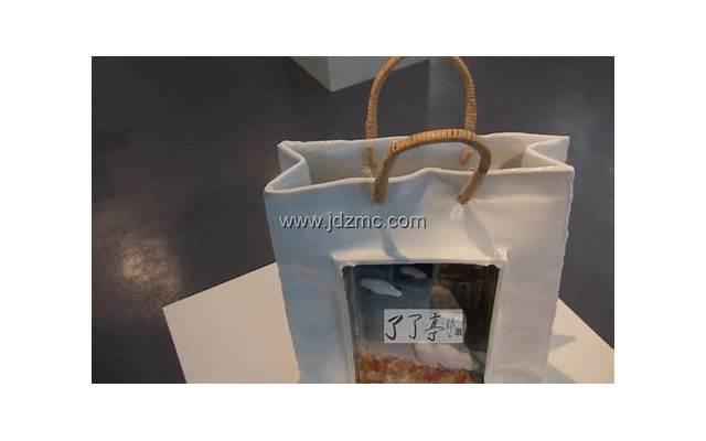 中国式相亲女孩一见钟情霸气表白(相亲对象在跟别人相亲该不该继续)