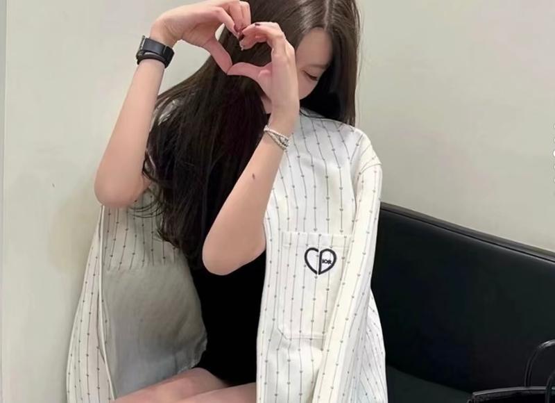 女子上班怕感染用袋子套身上（女子上班怕感染用袋子套身上办公）