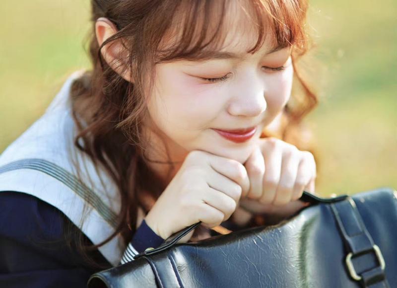 男领导对你动心的表现，男领导对你有好感的动作表现