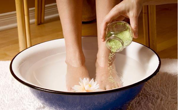 9度白醋泡脚要加水吗,白醋泡脚直接泡不兑水可以图1