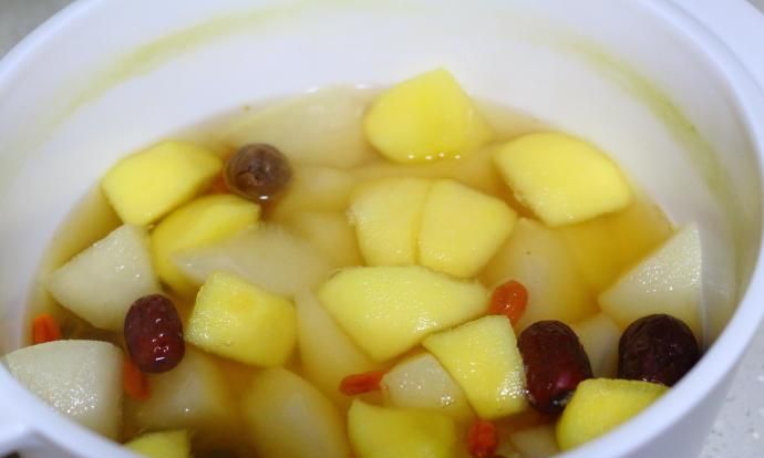 玉米，红萝卜，苹果，土豆可以一起堡汤吗