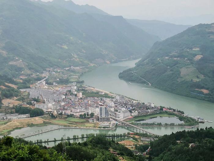 陕西安康一个水乡古镇，如同一幅水墨画卷，景色不输江南