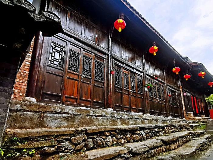 陕西安康一个水乡古镇，如同一幅水墨画卷，景色不输江南