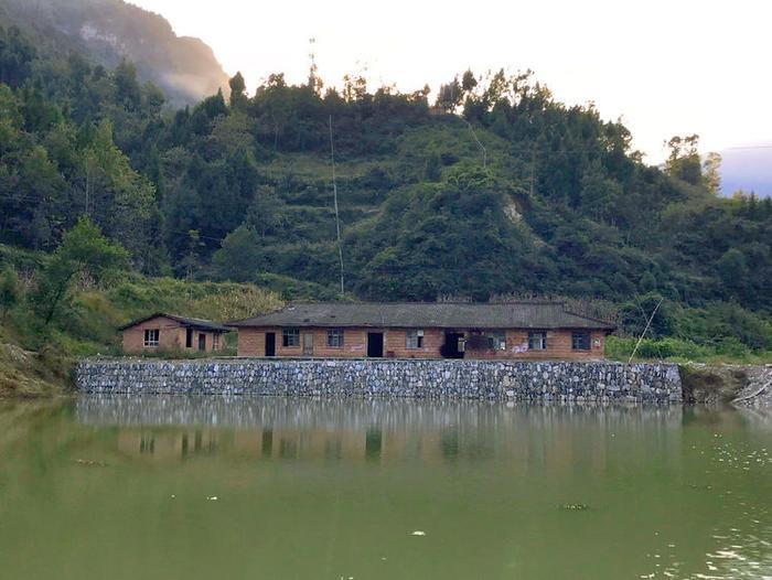 陕西安康一个水乡古镇，如同一幅水墨画卷，景色不输江南