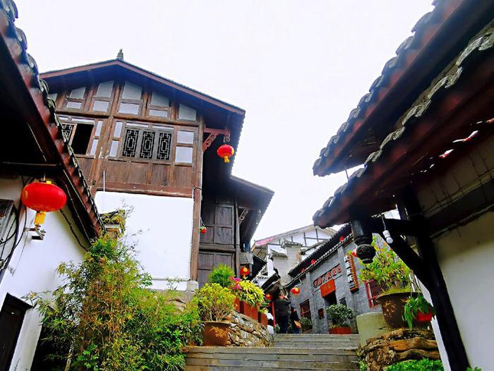 陕西安康一个水乡古镇，如同一幅水墨画卷，景色不输江南